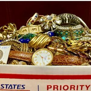 Huge 1 LB UNTESTED fashion jewelry lot~ wearable gold silver pearls rhinestones